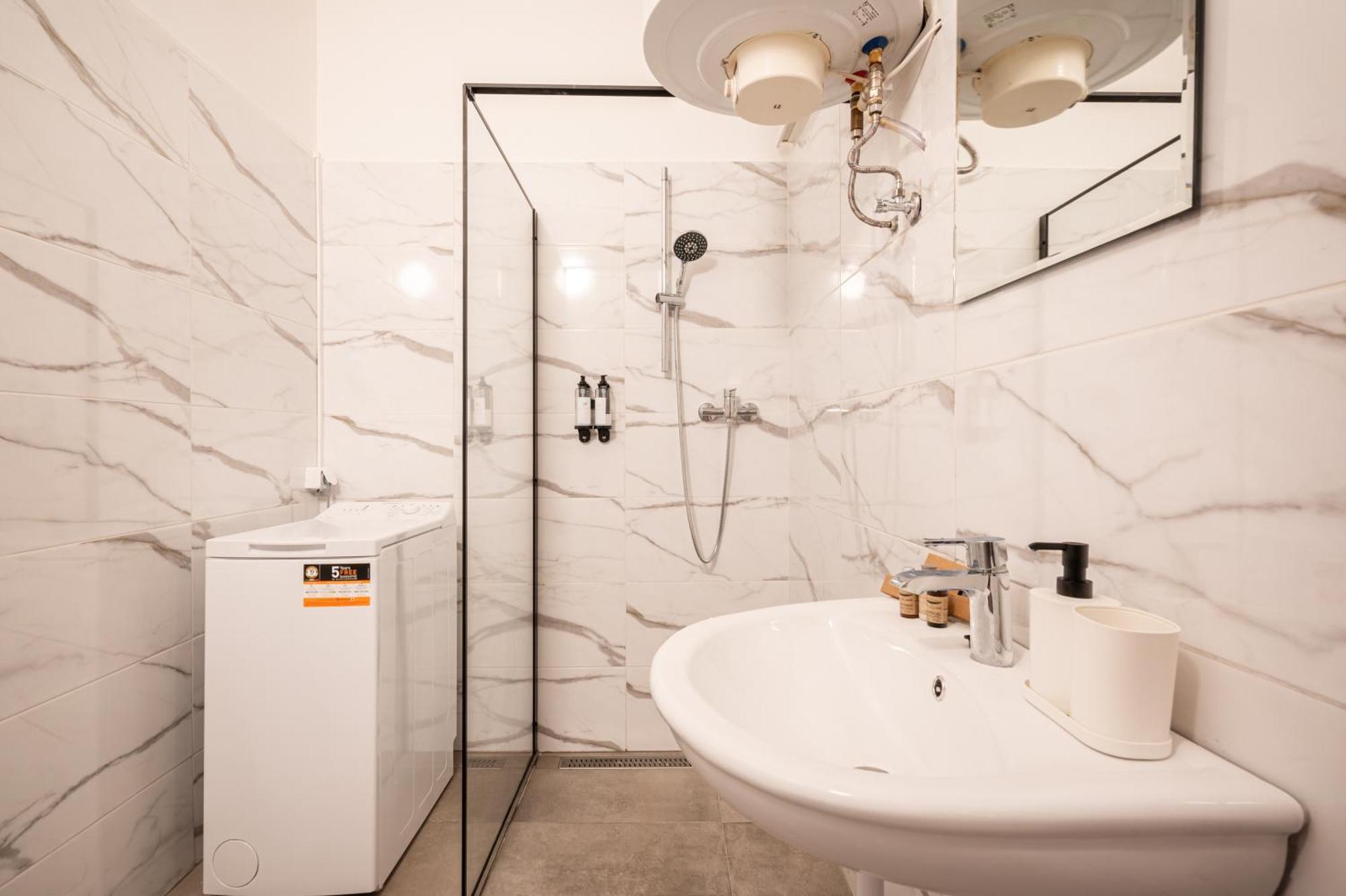 H9- Boutique Apartments, Best Location, By Bqa Budapest Eksteriør bilde